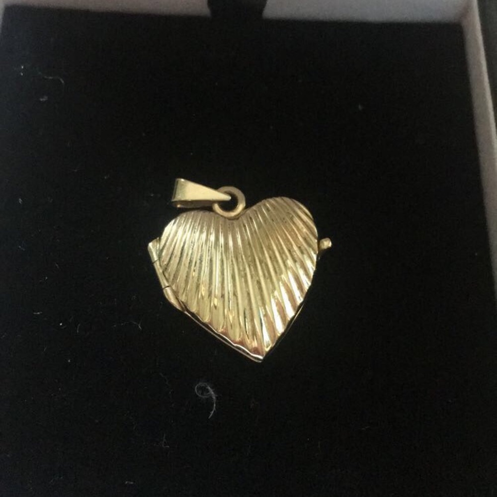 14k Gold Heart Locket Engraved w/ Name Amanda